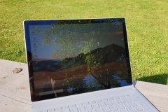 Microsoft Surface Book 3 - Display bei Sonneneintrahlung